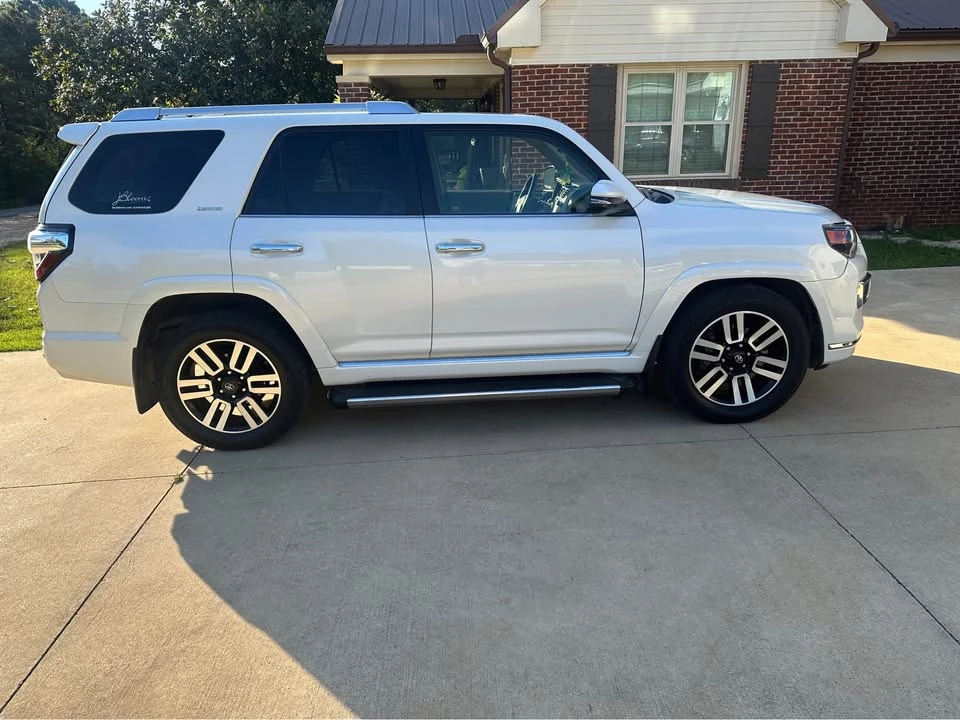 2017 Toyota 4Runner 5th Gen - Image 4 of 11
