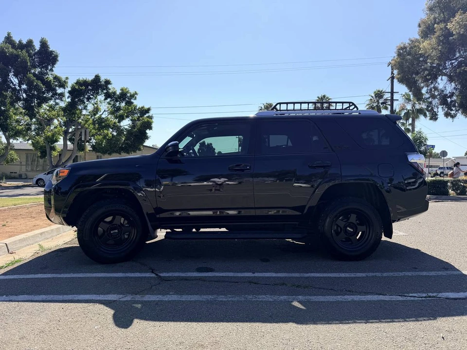 2017 Toyota 4Runner 5th Gen - Image 8 of 17