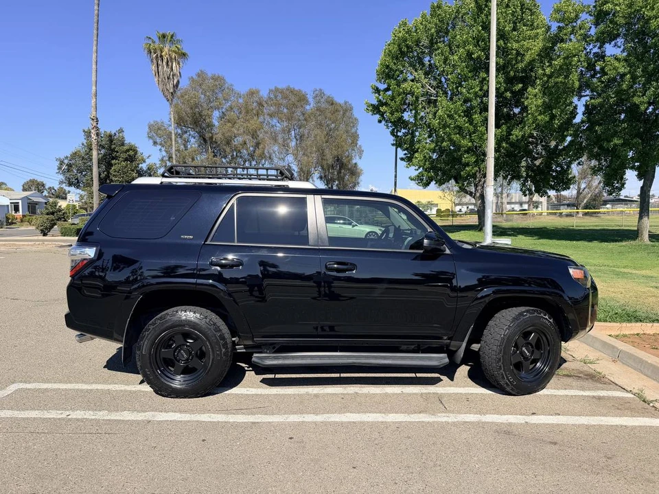 2017 Toyota 4Runner 5th Gen - Image 5 of 17