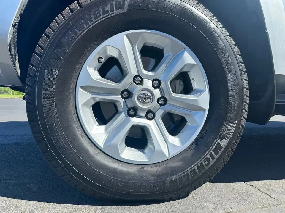 2017 Toyota 4Runner 5th Gen - Image 11 of 19
