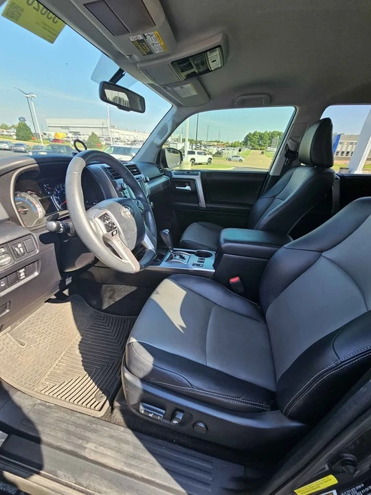 2017 Toyota 4Runner 5th Gen - Image 6 of 8