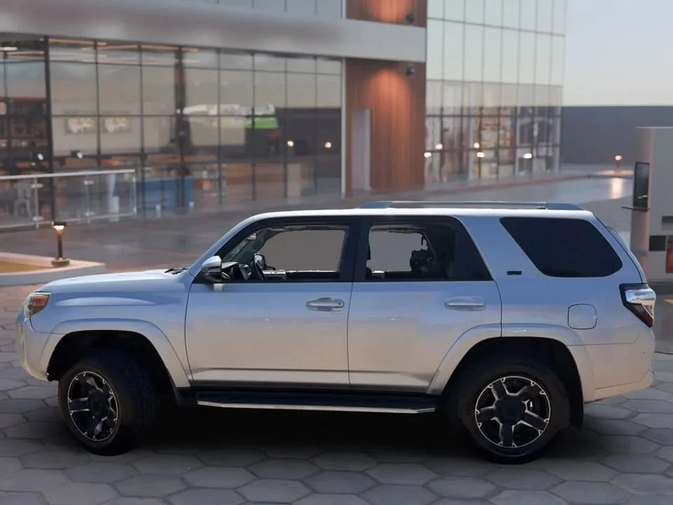 2017 Toyota 4Runner 5th Gen - Image 4 of 9