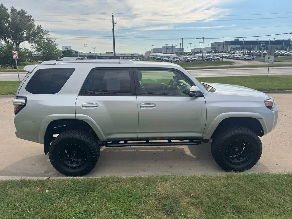 2017 Toyota 4Runner 5th Gen - Image 6 of 18