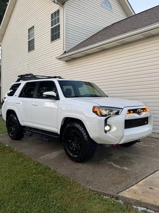 2017 Toyota 4Runner 5th Gen - Image 7 of 10