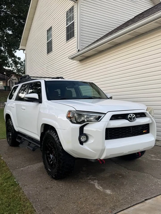 2017 Toyota 4Runner 5th Gen - Image 5 of 10