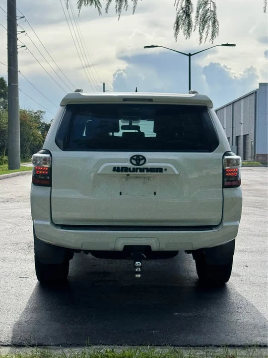 2017 Toyota 4Runner 5th Gen - Image 5 of 15