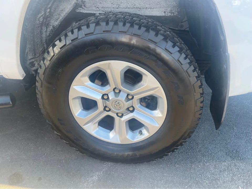 2017 Toyota 4Runner 5th Gen - Image 6 of 7