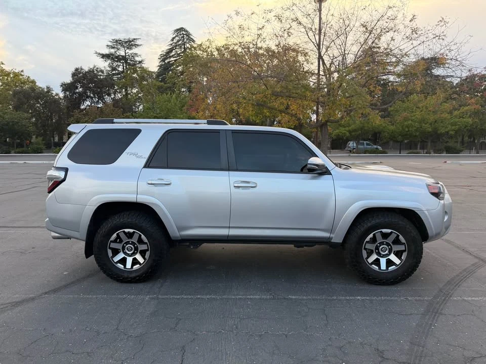 2017 Toyota 4Runner 5th Gen - Image 6 of 9