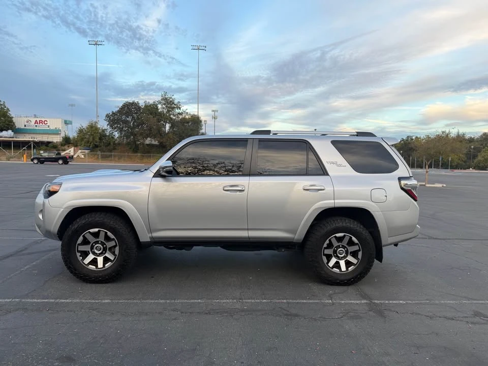 2017 Toyota 4Runner 5th Gen - Image 7 of 9