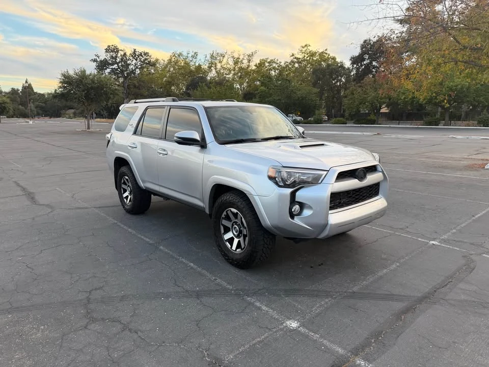2017 Toyota 4Runner 5th Gen - Image 5 of 9