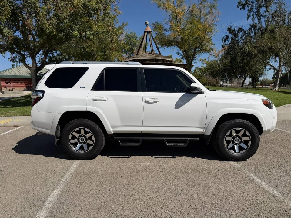 2017 Toyota 4Runner 5th Gen - Image 5 of 15