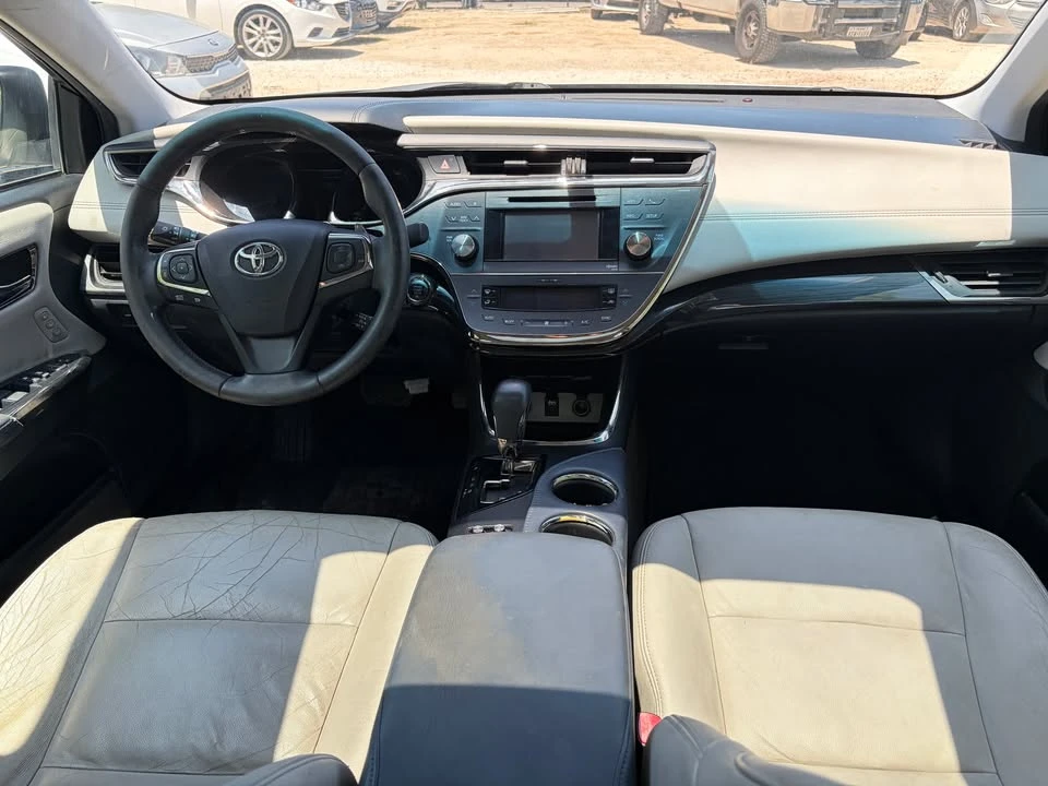 2017 Toyota Avalon 4th Gen - Image 8 of 13