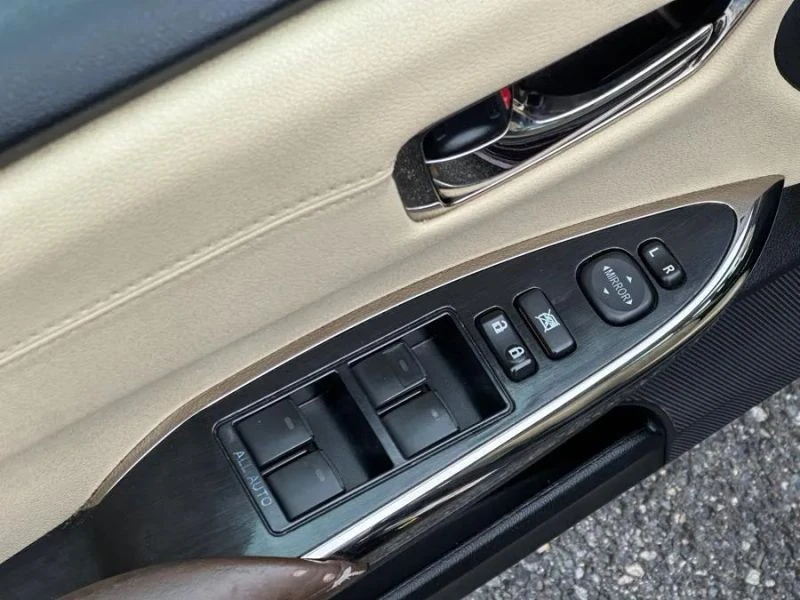 2017 Toyota Avalon 4th Gen - Image 10 of 12