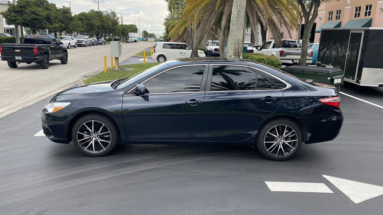 2017 Toyota Camry 7th Gen - Image 2 of 7