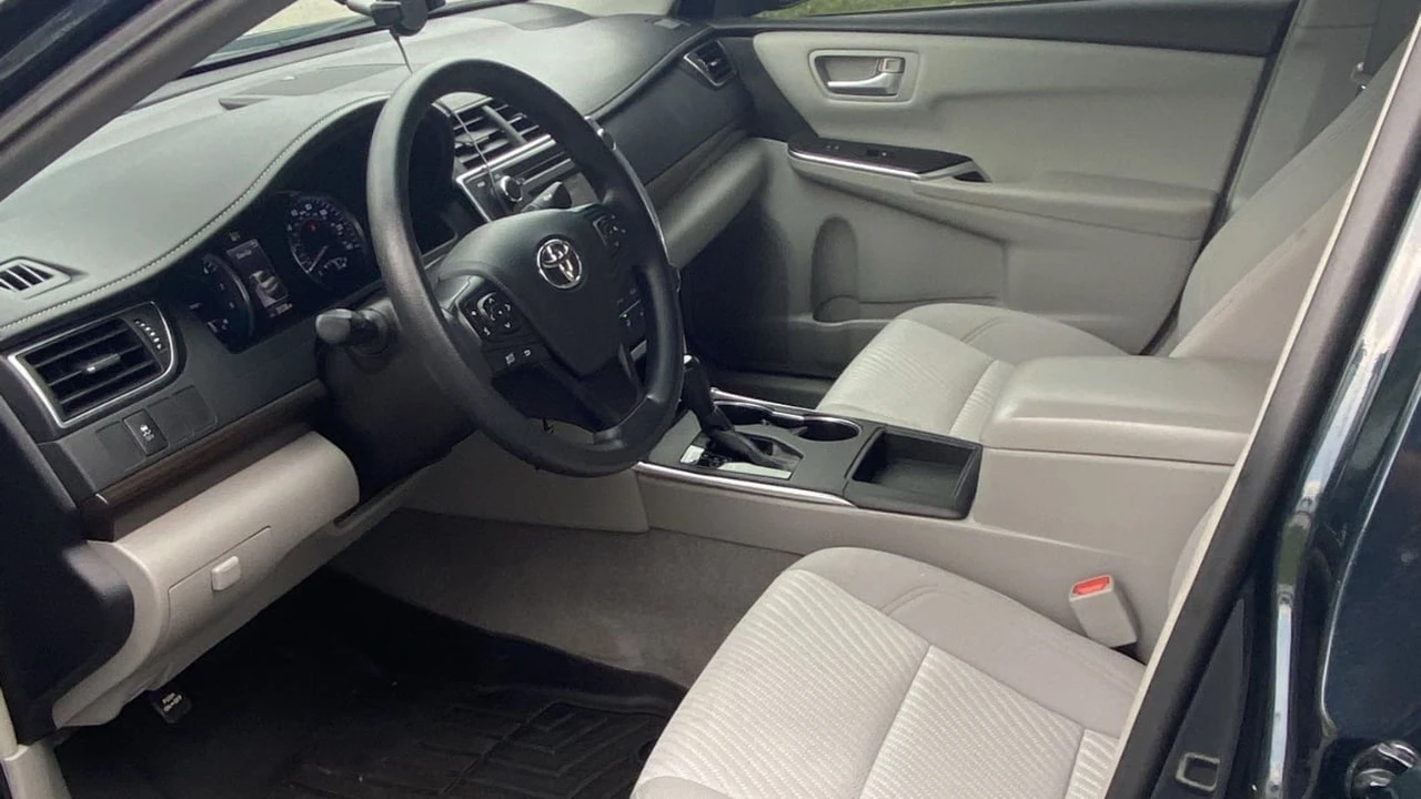 2017 Toyota Camry 7th Gen - Image 3 of 7