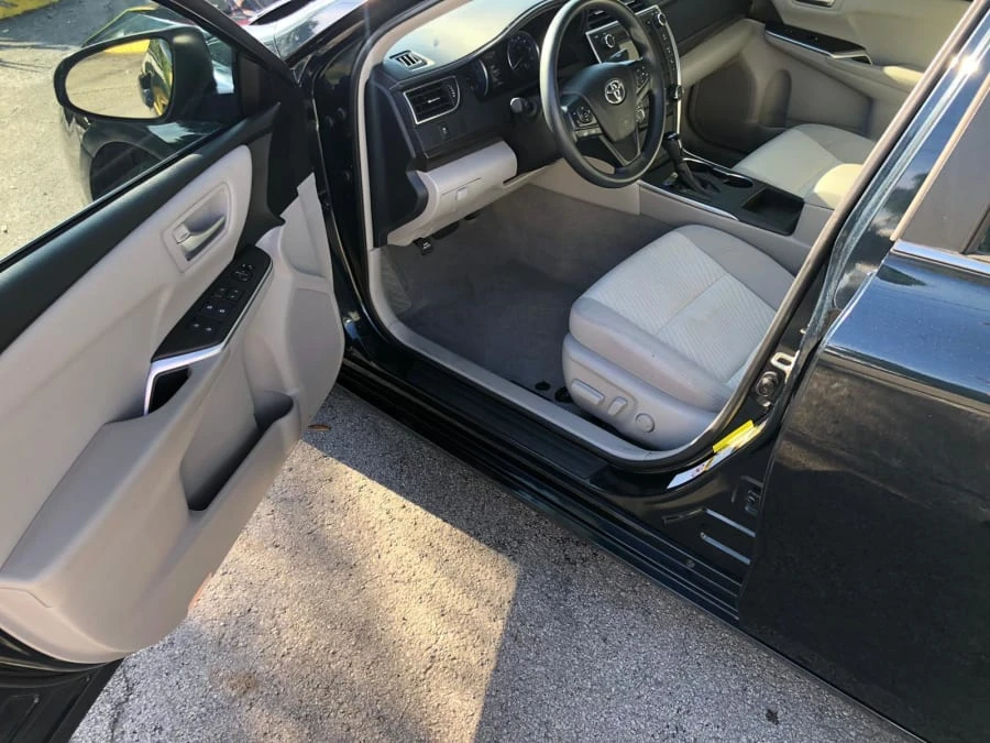 2017 Toyota Camry 7th Gen - Image 2 of 9