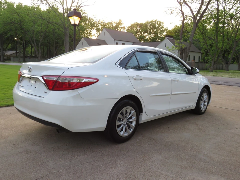 2017 Toyota Camry 7th Gen - Image 9 of 12