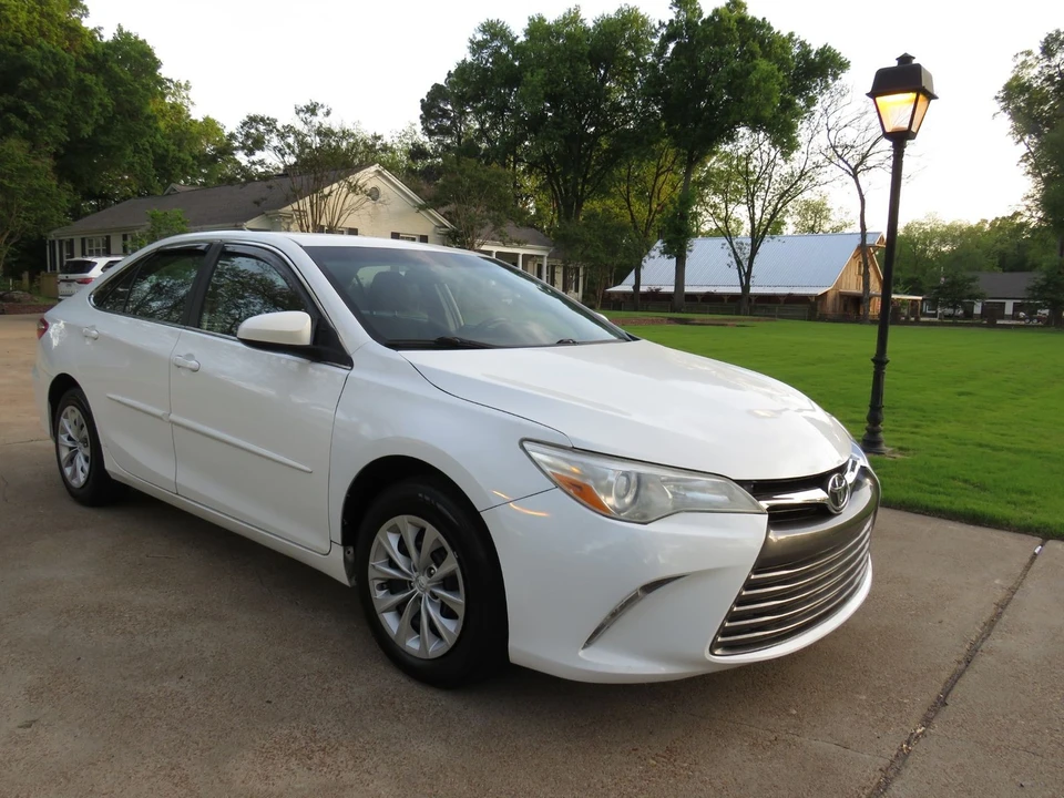 2017 Toyota Camry 7th Gen - Image 12 of 12