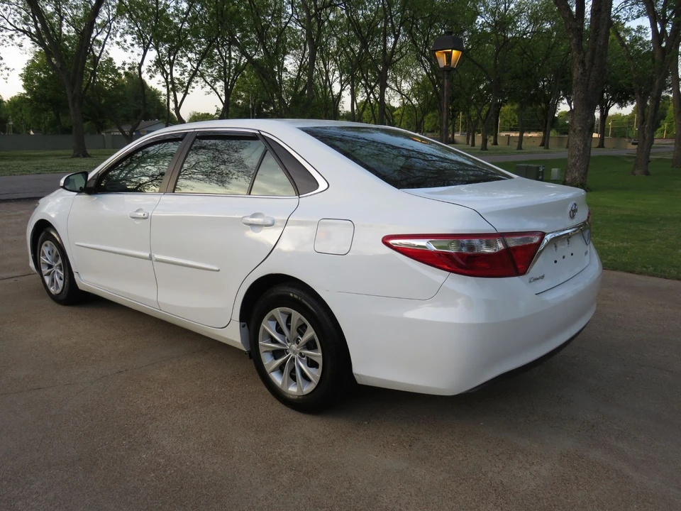 2017 Toyota Camry 7th Gen - Image 6 of 12