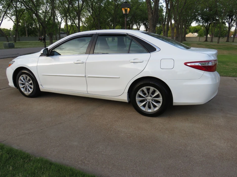 2017 Toyota Camry 7th Gen - Image 5 of 12