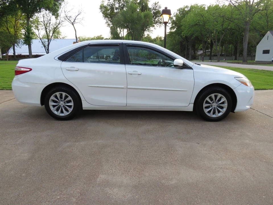 2017 Toyota Camry 7th Gen - Image 11 of 12