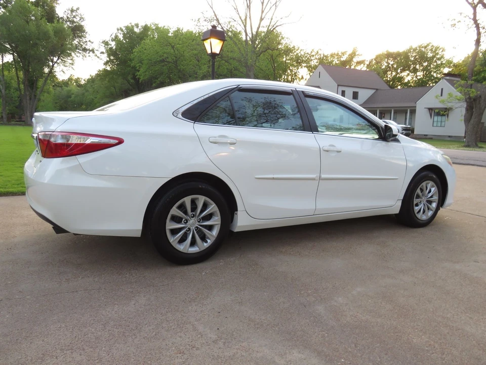 2017 Toyota Camry 7th Gen - Image 10 of 12