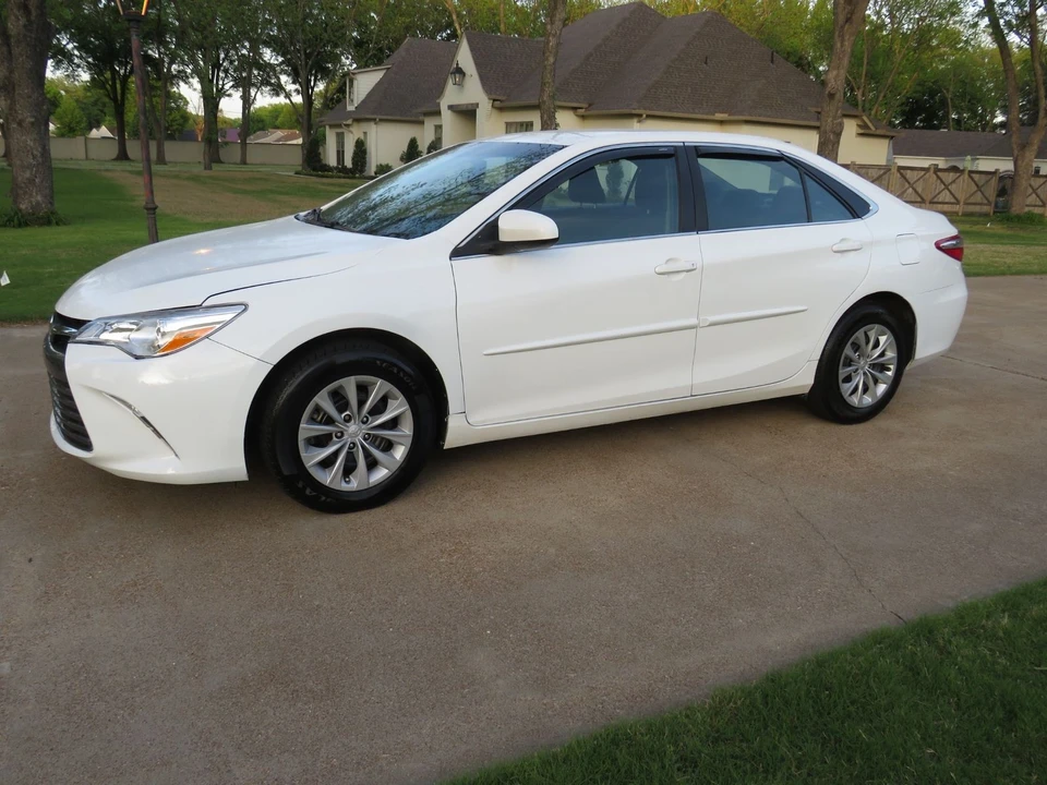 2017 Toyota Camry 7th Gen - Image 3 of 12