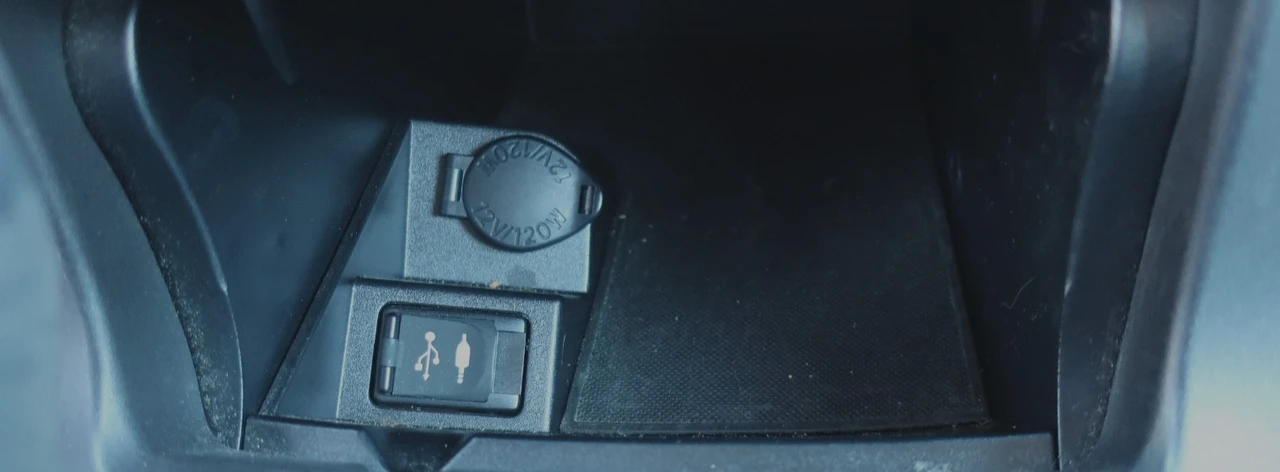 2017 Toyota Camry 7th Gen - Image 15 of 21