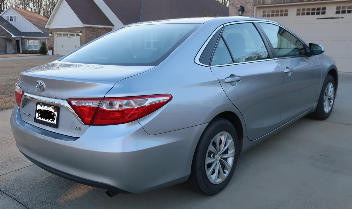2017 Toyota Camry 7th Gen - Image 8 of 21