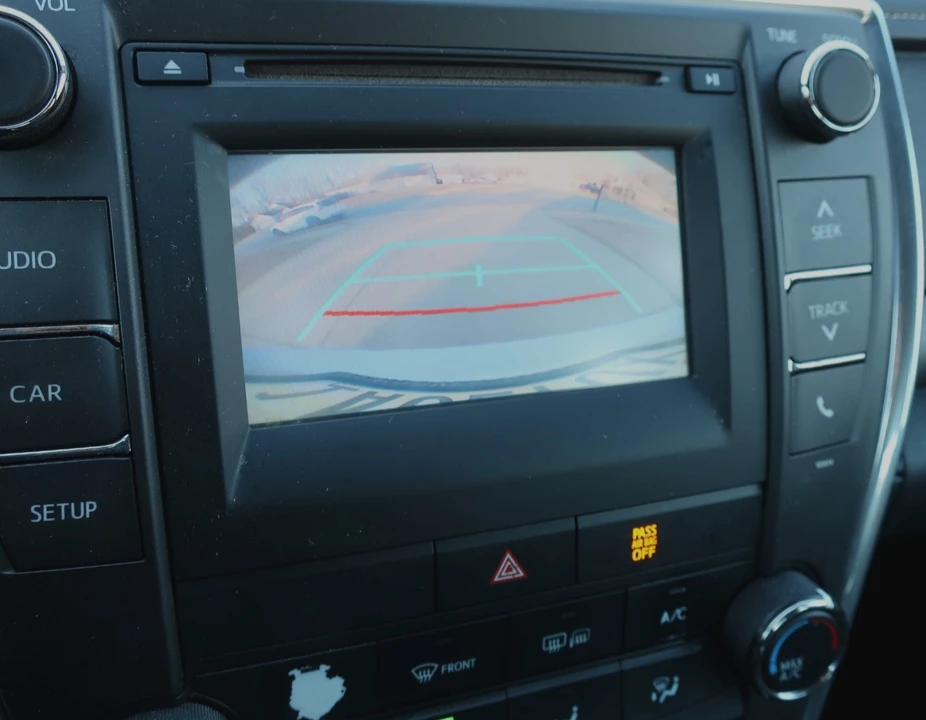 2017 Toyota Camry 7th Gen - Image 14 of 21