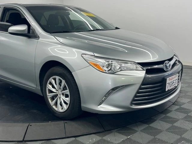 2017 Toyota Camry 7th Gen - Image 6 of 8