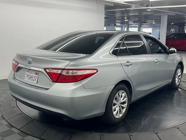 2017 Toyota Camry 7th Gen - Image 3 of 8