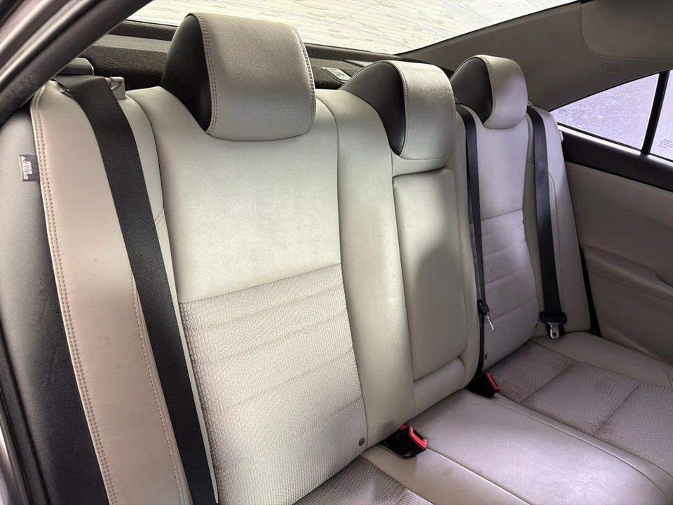 2017 Toyota Camry 7th Gen - Image 16 of 20