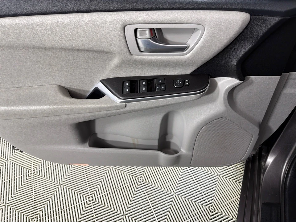 2017 Toyota Camry 7th Gen - Image 7 of 20