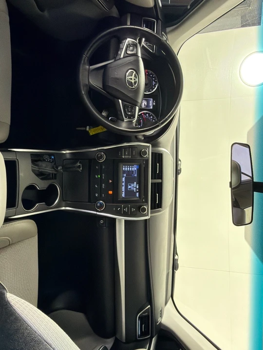 2017 Toyota Camry 7th Gen - Image 19 of 20