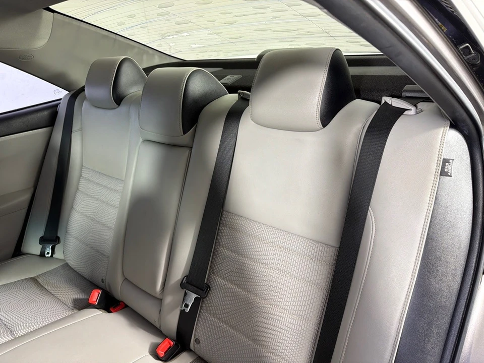 2017 Toyota Camry 7th Gen - Image 14 of 20