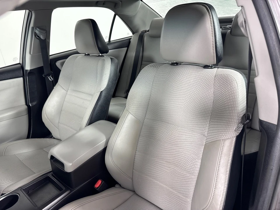 2017 Toyota Camry 7th Gen - Image 13 of 21