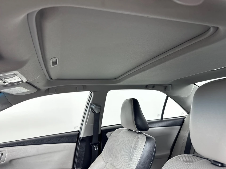 2017 Toyota Camry 7th Gen - Image 14 of 21