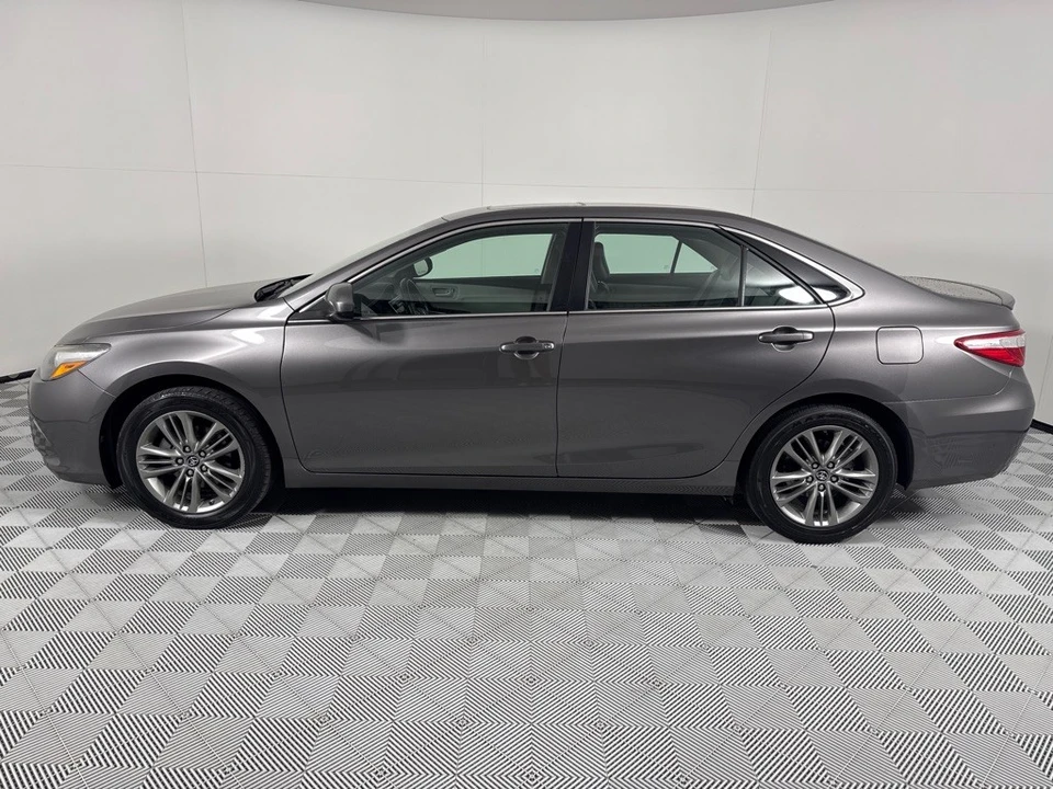 2017 Toyota Camry 7th Gen - Image 7 of 21