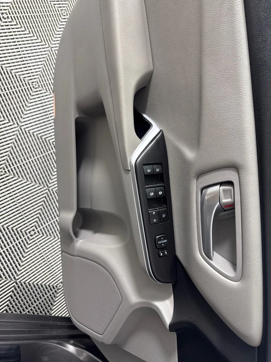 2017 Toyota Camry 7th Gen - Image 11 of 21