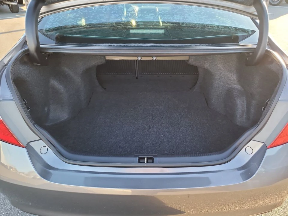 2017 Toyota Camry 7th Gen - Image 8 of 12