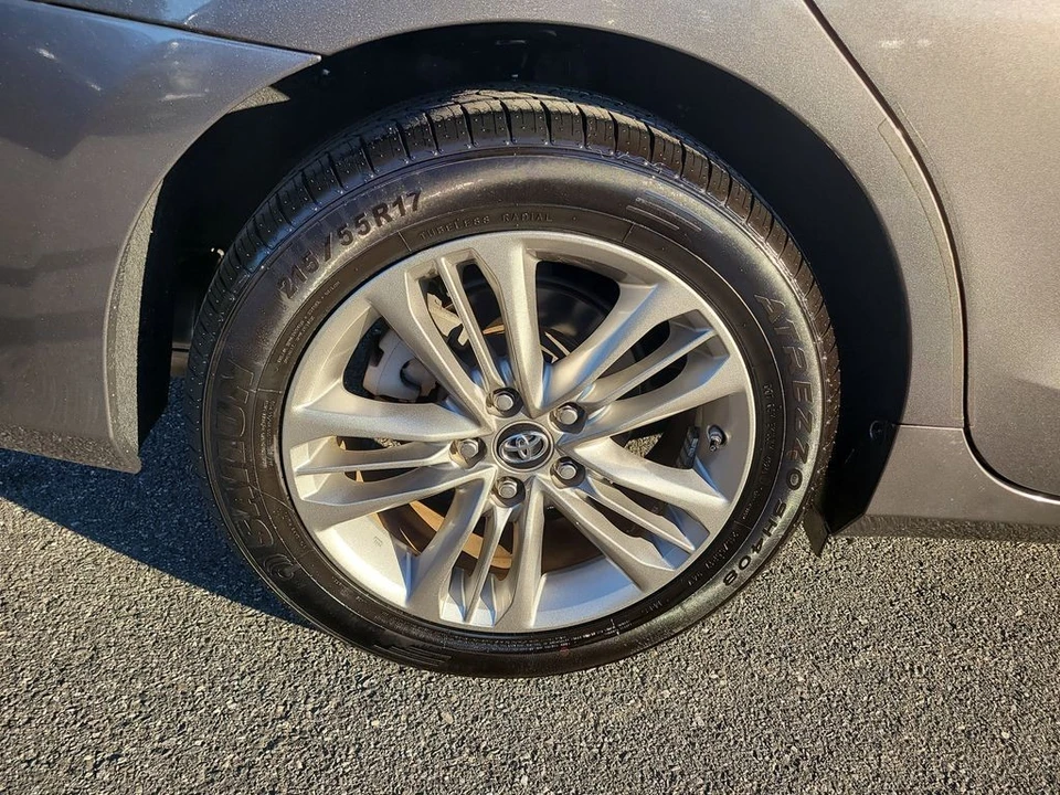 2017 Toyota Camry 7th Gen - Image 5 of 12
