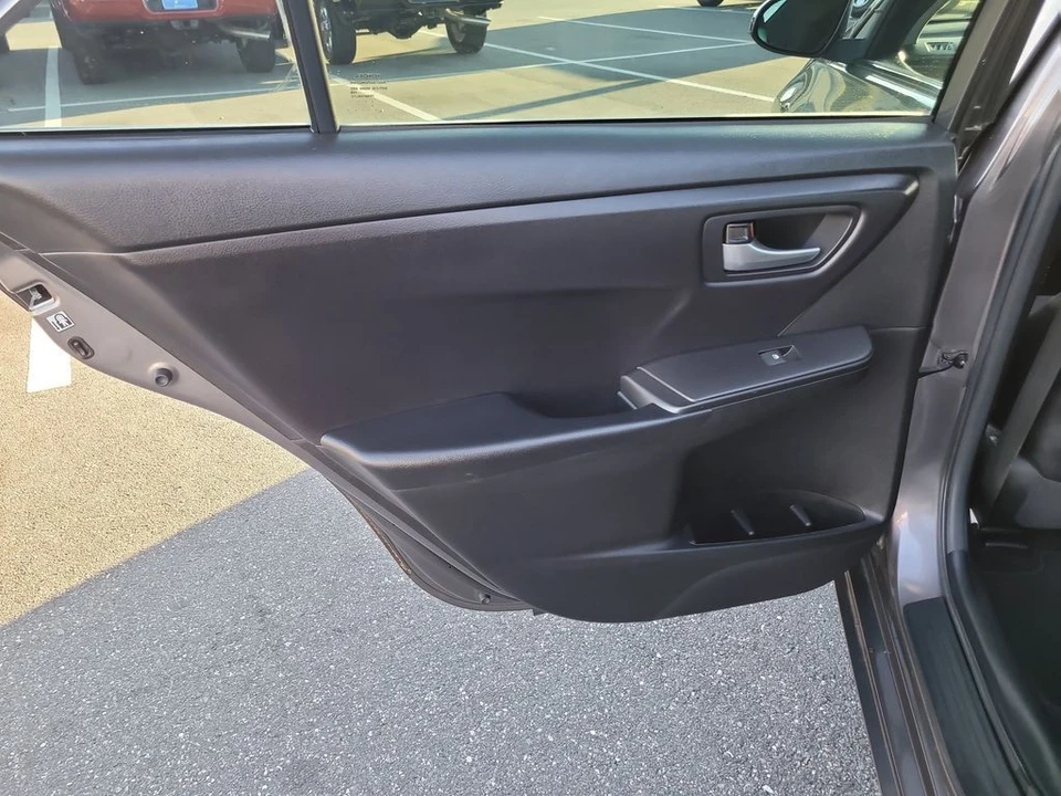 2017 Toyota Camry 7th Gen - Image 9 of 12