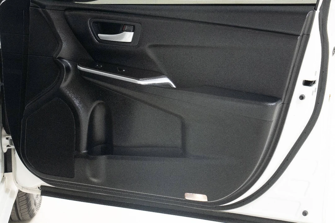 2017 Toyota Camry 7th Gen - Image 19 of 21
