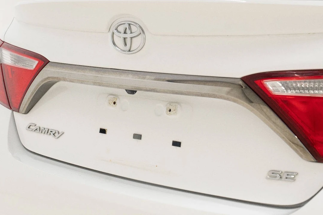 2017 Toyota Camry 7th Gen - Image 15 of 21