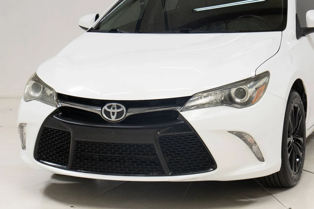 2017 Toyota Camry 7th Gen - Image 10 of 21