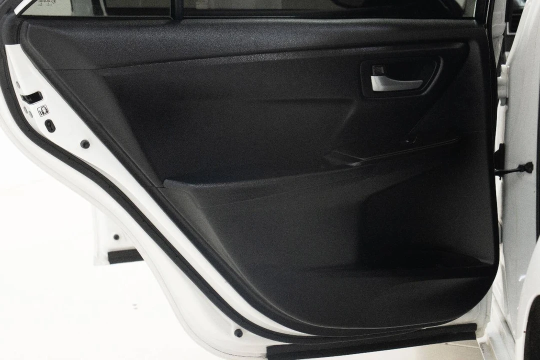 2017 Toyota Camry 7th Gen - Image 17 of 21