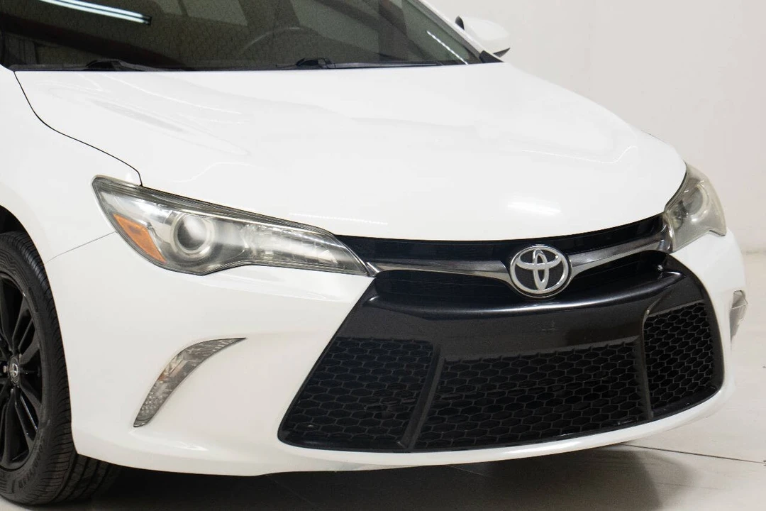 2017 Toyota Camry 7th Gen - Image 9 of 12