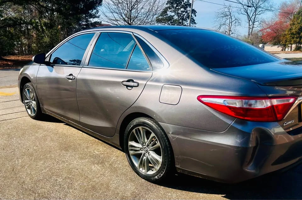 2017 Toyota Camry - Image 8 of 11
