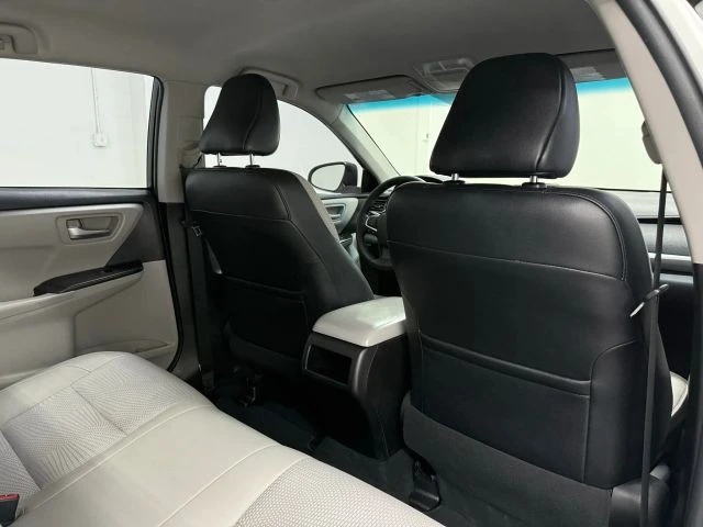 2017 Toyota Camry 7th Gen - Image 14 of 31